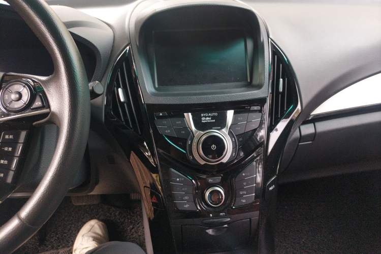 Used BYD Qin 2015 1.5T Dual-Crown Flagship Plus Edition
