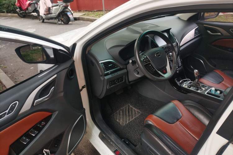 Used BYD Qin 2015 1.5T Dual-Crown Flagship Plus Edition
