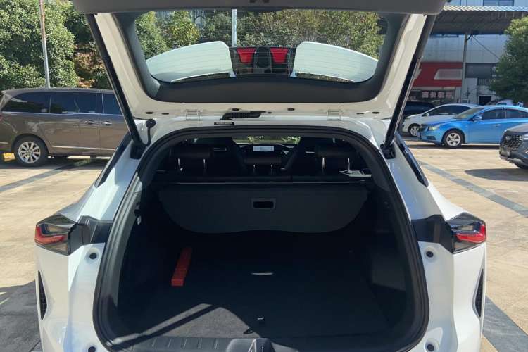 Used Oshan Z6 New Energy 2023 ZhiDian iDD 150KM Flagship PLUS Smart Parking Edition