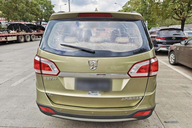 Used Baojun 730 2015 1.8L Manual Luxury Navigation ESP Version 7-seater
