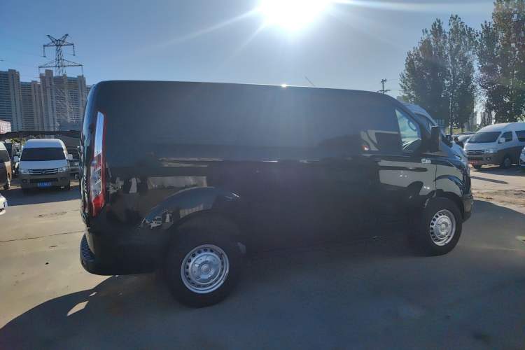 Used Ford Transit 2019 2.0T Diesel Multi-Purpose Commercial Vehicle Short Wheelbase Low Roof 6-Seater China VI Standard
