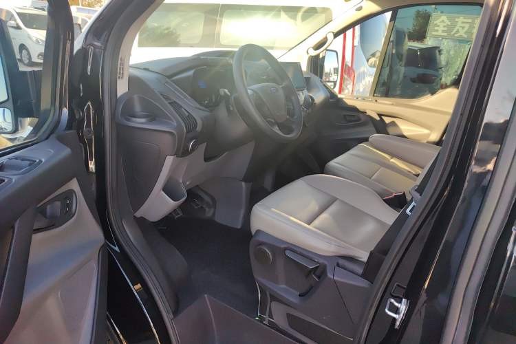 Used Ford Transit 2019 2.0T Diesel Multi-Purpose Commercial Vehicle Short Wheelbase Low Roof 6-Seater China VI Standard
