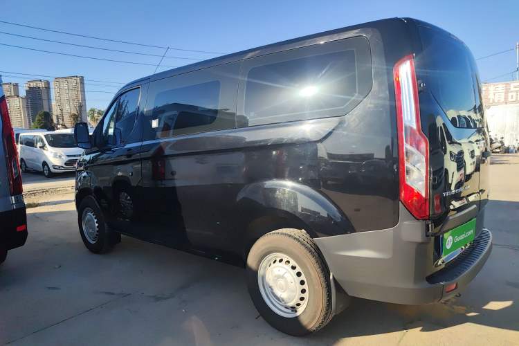 Used Ford Transit 2019 2.0T Diesel Multi-Purpose Commercial Vehicle Short Wheelbase Low Roof 6-Seater China VI Standard
