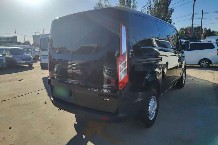 Used Ford Transit 2019 2.0T Diesel Multi-Purpose Commercial Vehicle Short Wheelbase Low Roof 6-Seater China VI Standard
