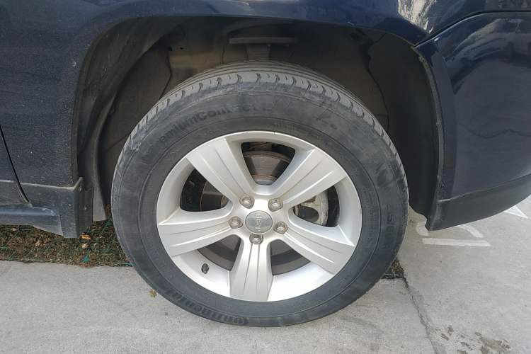 Used Jeep Compass 2014 2.0L two-wheel drive sport version