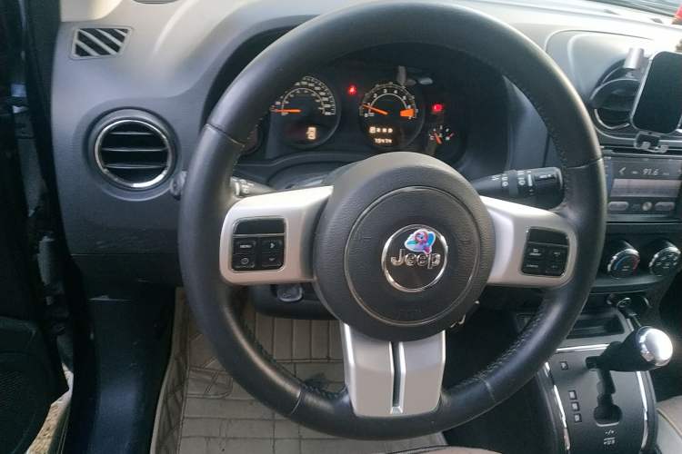 Used Jeep Compass 2014 2.0L two-wheel drive sport version