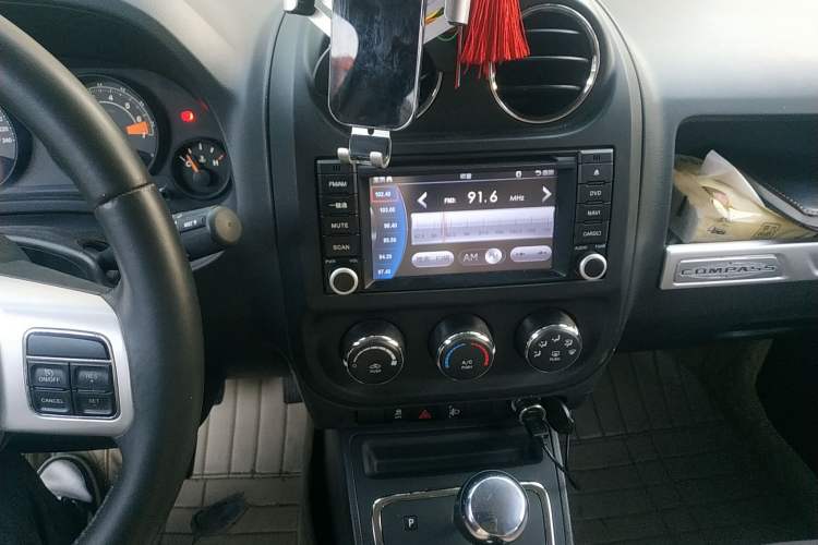 Used Jeep Compass 2014 2.0L two-wheel drive sport version