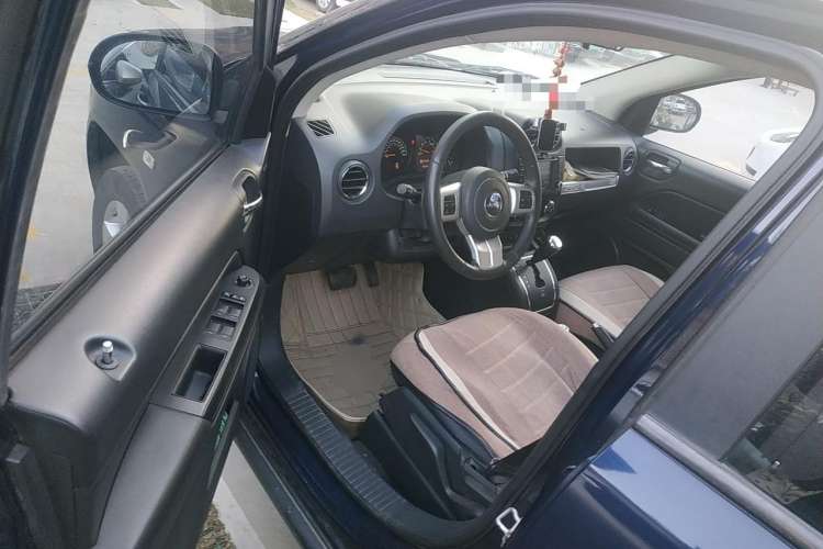 Used Jeep Compass 2014 2.0L two-wheel drive sport version