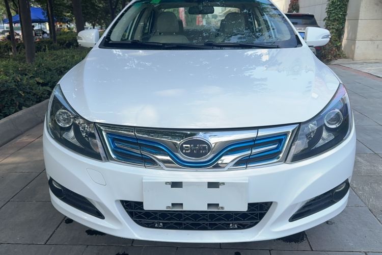 Used BYD e5 2018 450 Smart Connect Deluxe Edition
