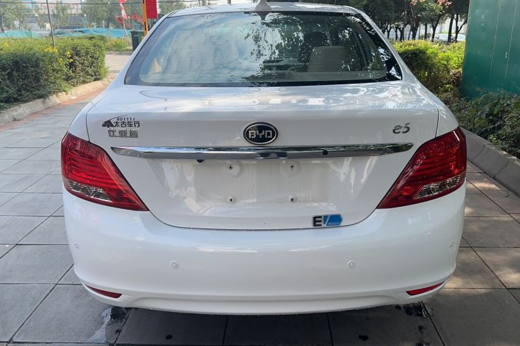 Used BYD e5 2018 450 Smart Connect Deluxe Edition
