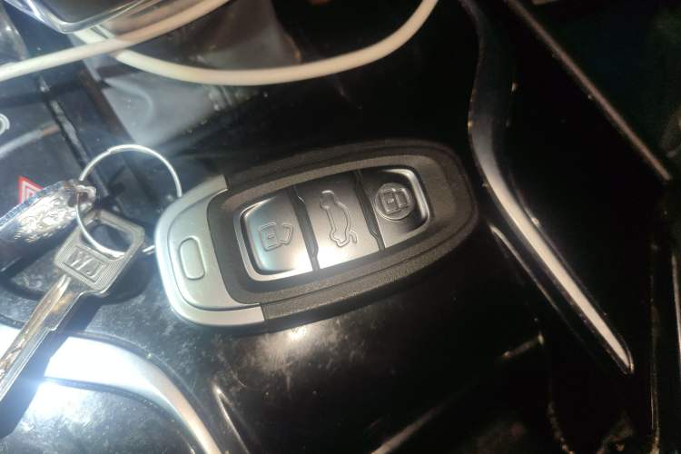 Used Hongqi E-QM5 2022 431 km Charge & Enjoy Edition