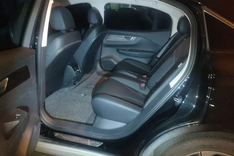 Used Hongqi E-QM5 2022 431 km Charge & Enjoy Edition