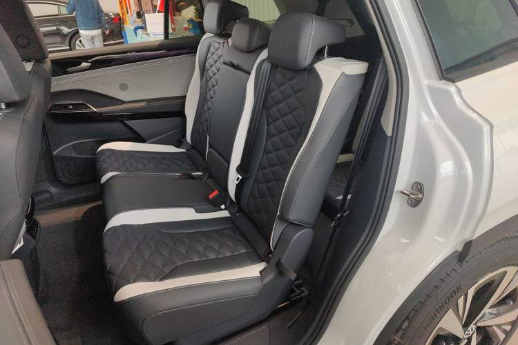 Used Volkswagen ID.6 CROZZ 2022 Long-Range PRO Edition Interior 1