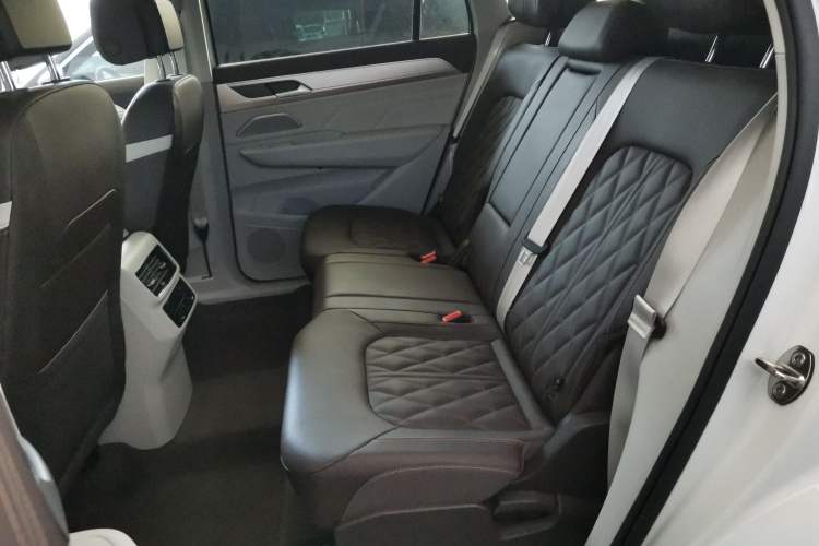 Used Volkswagen Tavendor 2023 380TSI All-Wheel Drive R-Line Journey Edition Left Rear Seat