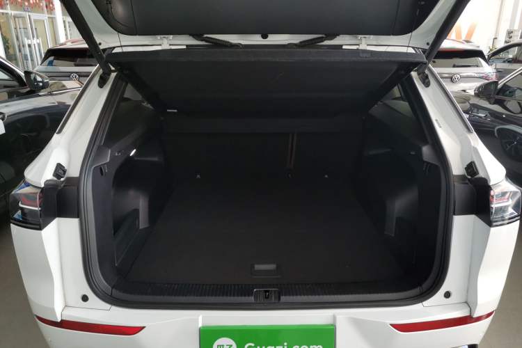 Used Volkswagen Tavendor 2023 380TSI All-Wheel Drive R-Line Journey Edition Trunk