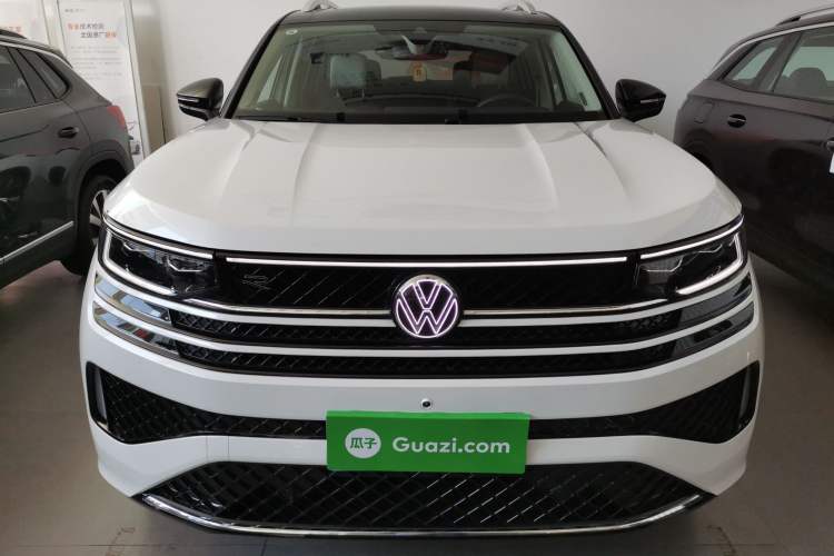 Used Volkswagen Tavendor 2023 380TSI All-Wheel Drive R-Line Journey Edition Front