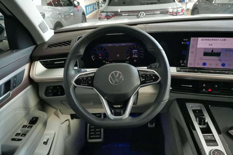 Used Volkswagen Tavendor 2023 380TSI All-Wheel Drive R-Line Journey Edition Steering Wheel