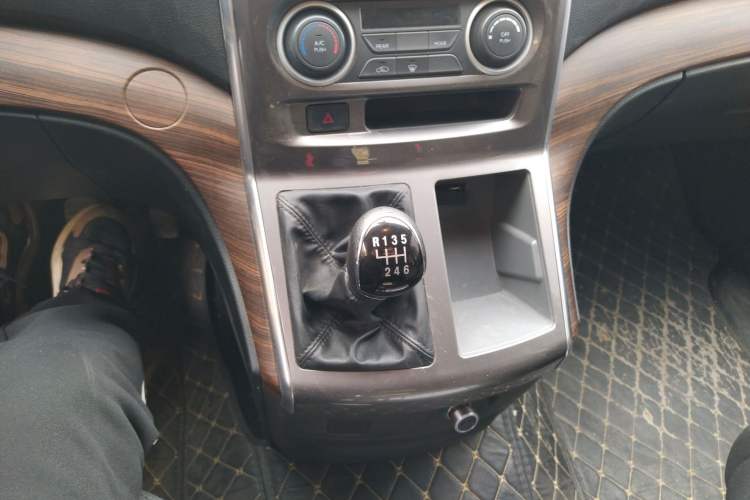 Used FORTHING Lingzhi PLUS 2021 2.0L Manual Comfort Version 7 Seats