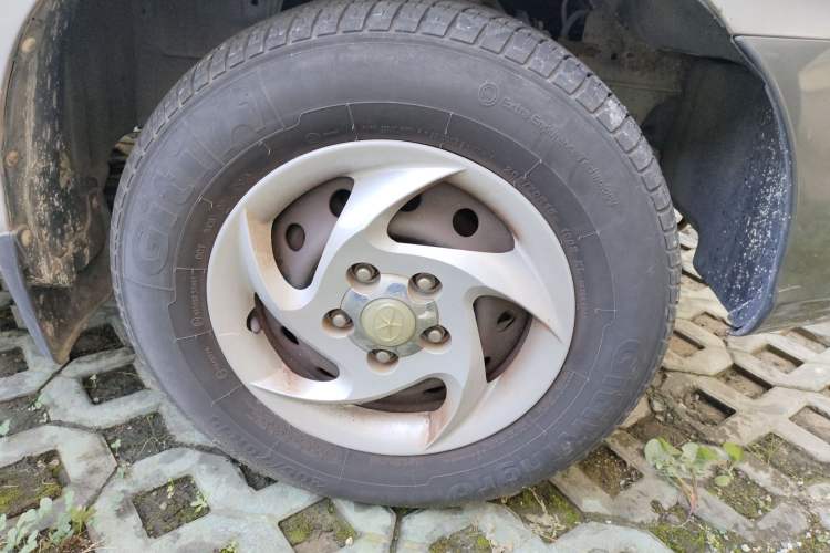 Used JAC Refine 2011 2.0L Shuttle Gasoline Comfort Edition HFC4GA3
