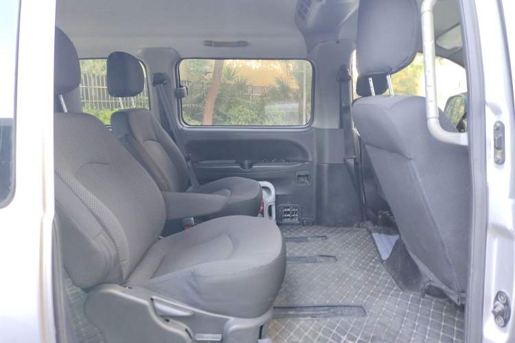 Used JAC Refine 2011 2.0L Shuttle Gasoline Comfort Edition HFC4GA3
