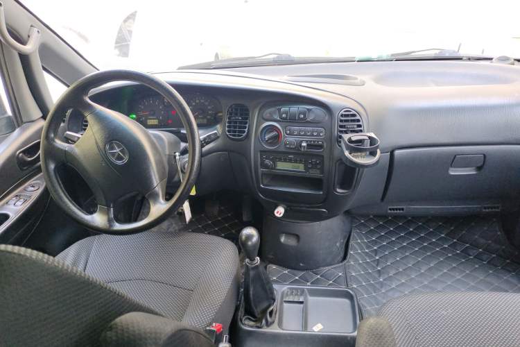 Used JAC Refine 2011 2.0L Shuttle Gasoline Comfort Edition HFC4GA3
