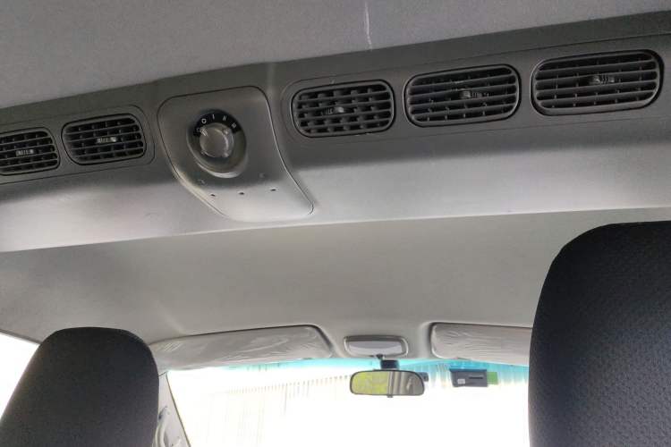 Used JAC Refine 2011 2.0L Shuttle Gasoline Comfort Edition HFC4GA3
