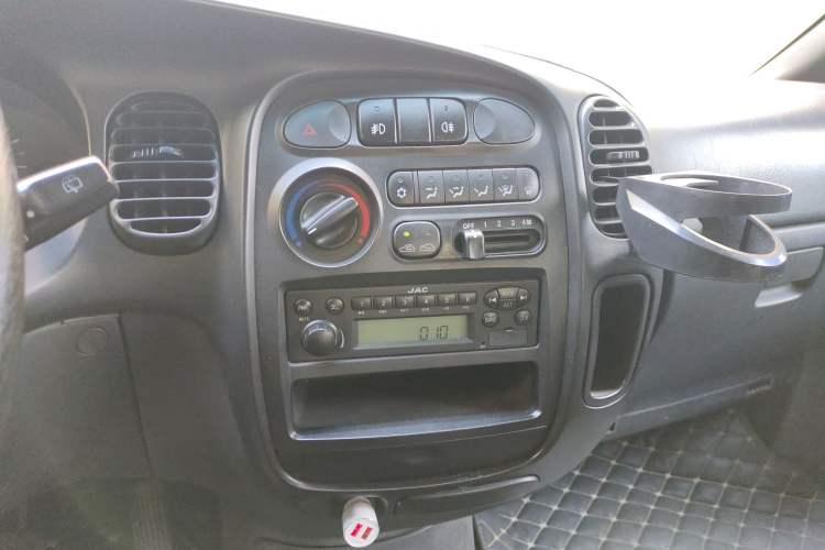 Used JAC Refine 2011 2.0L Shuttle Gasoline Comfort Edition HFC4GA3
