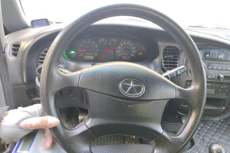 Used JAC Refine 2011 2.0L Shuttle Gasoline Comfort Edition HFC4GA3
