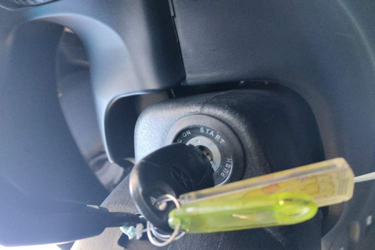 Used JAC Refine 2011 2.0L Shuttle Gasoline Comfort Edition HFC4GA3
