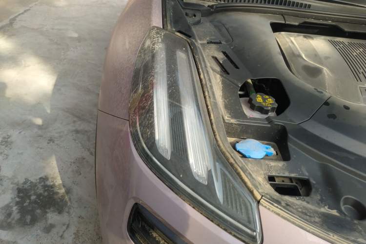 Used Lynk & Co 06 EM-P 2022 PHEV Shero Pink Special Edition Right Front Headlight