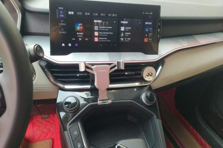 Used Lynk & Co 06 EM-P 2022 PHEV Shero Pink Special Edition Audio And AC Panel