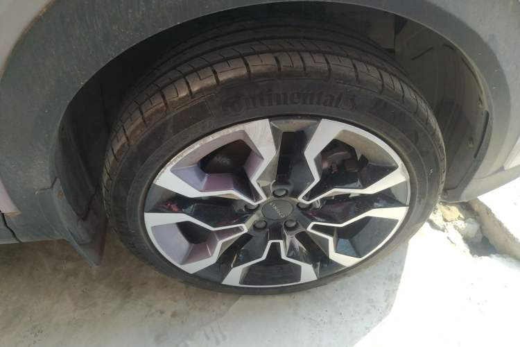 Used Lynk & Co 06 EM-P 2022 PHEV Shero Pink Special Edition Right Front Wheel Hub