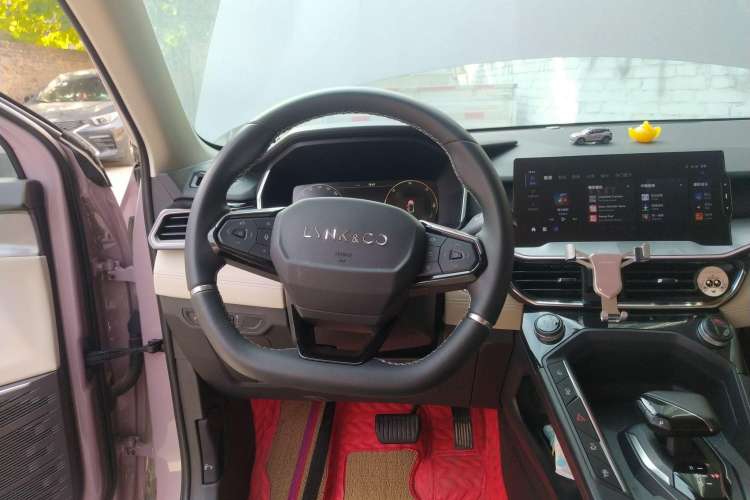 Used Lynk & Co 06 EM-P 2022 PHEV Shero Pink Special Edition Steering Wheel