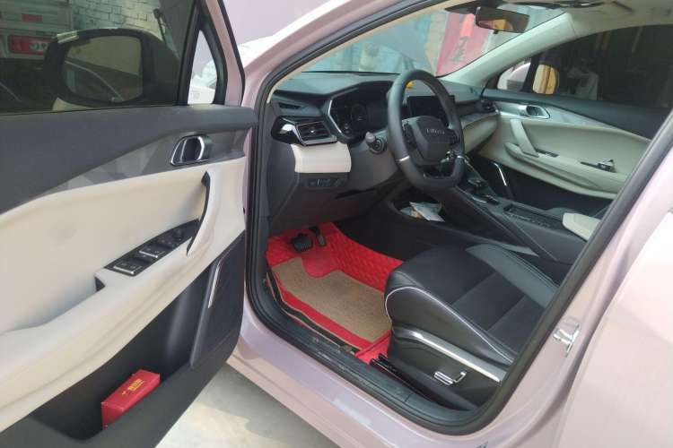 Used Lynk & Co 06 EM-P 2022 PHEV Shero Pink Special Edition Driver Seat