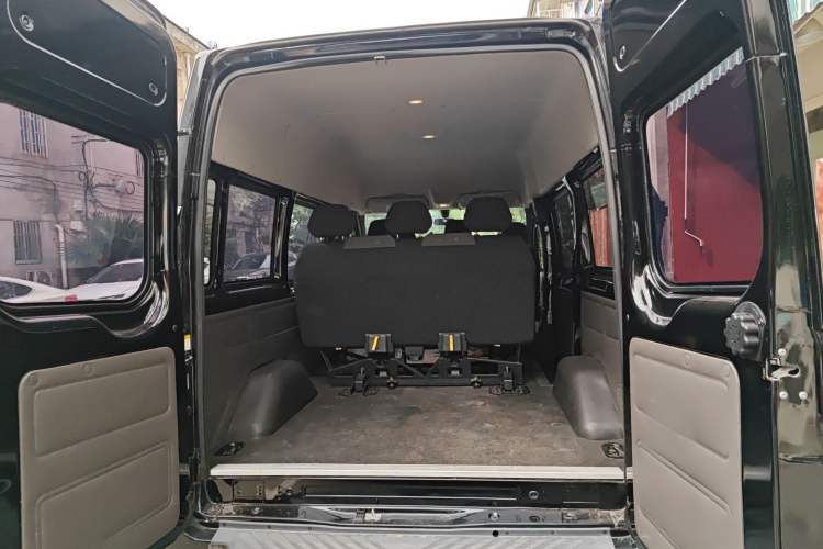 Used Ford Transit Custom 2021 2.2T Manual Logistics Vehicle Pro Short Wheelbase 6-Seater Mid-Roof China VI Standard
