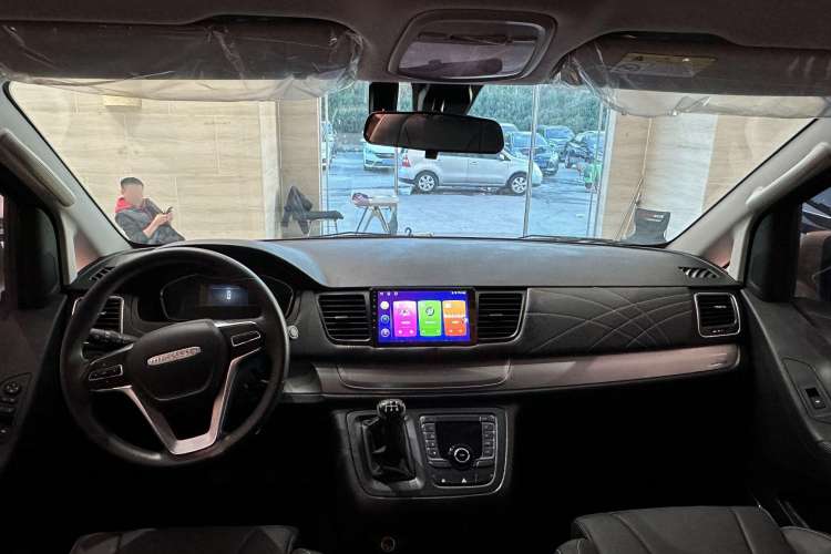 Used SAIC MAXUS G10 2023 Facelift 2.0L Manual Multi-Function Version Gasoline 7-Seater
