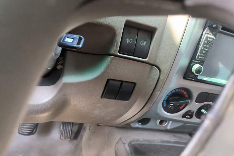 Used JMC Baodian 2015 2.8T New Fashion Diesel Two-Wheel Drive Comfort Edition JX493ZLQ4C
