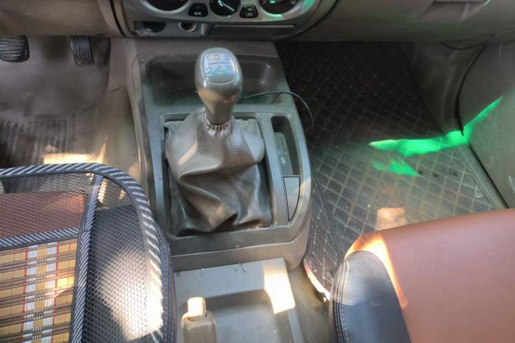 Used JMC Baodian 2015 2.8T New Fashion Diesel Two-Wheel Drive Comfort Edition JX493ZLQ4C
