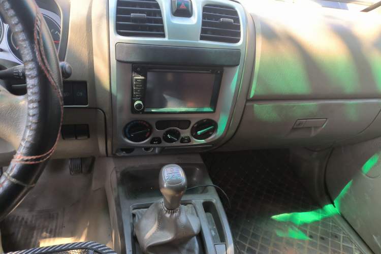 Used JMC Baodian 2015 2.8T New Fashion Diesel Two-Wheel Drive Comfort Edition JX493ZLQ4C
