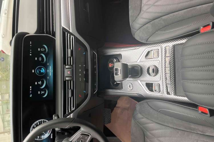 Used Hongqi HS5 2022 Facelifted Version 2.0T Smart Connect Flagship All-Wheel-Drive Edition