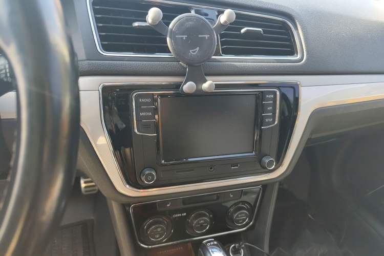 Used Volkswagen Cross Lavida 2017 230TSI DSG Luxury Edition
