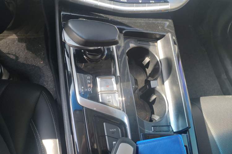 Used Geely Auto Emgrand GT New Energy 2018 1.5T PHEV Yaoxiang Edition Gear Lever