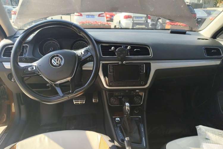 Used Volkswagen Cross Lavida 2017 230TSI DSG Luxury Edition
