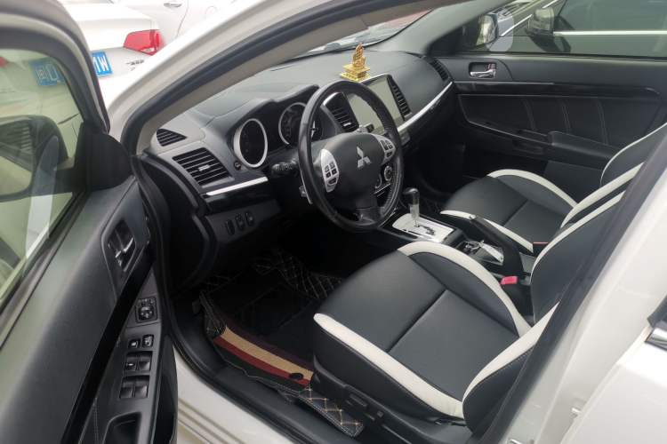 Used Mitsubishi Lancer EX 2012 Classic 2.0L CVT Black & White Edition
