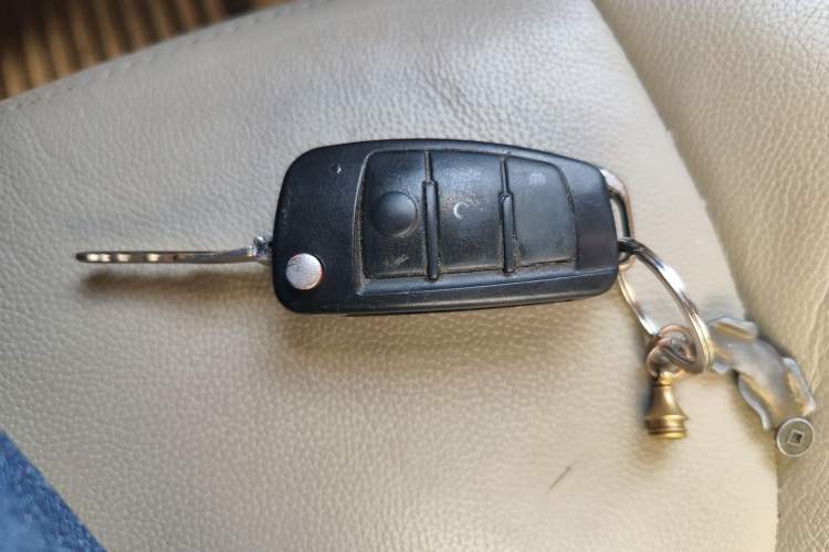 Used Land X8 2012 Explorer Edition 2.4L Gasoline 4X2 Ultra-Luxury Model
