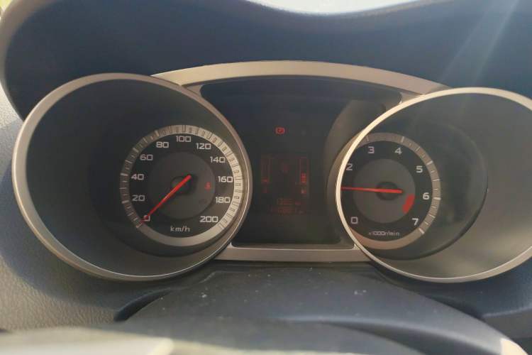 Used Land X8 2012 Explorer Edition 2.4L Gasoline 4X2 Ultra-Luxury Model
