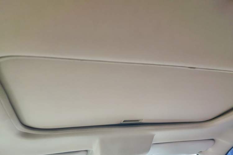 Used Land X8 2012 Explorer Edition 2.4L Gasoline 4X2 Ultra-Luxury Model
