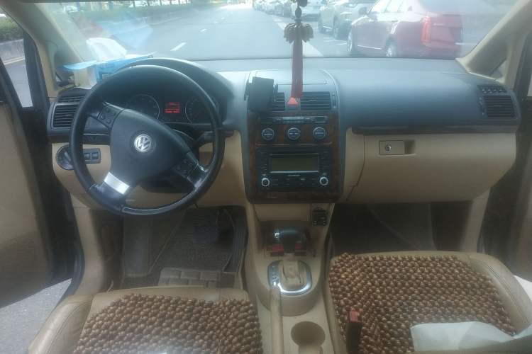 Used Volkswagen Touran 2008 1.8T ZhiZun Edition Automatic 5-Seater Center Console