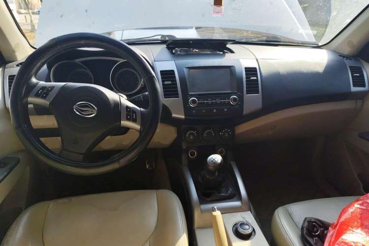 Used Land X8 2012 Explorer Edition 2.4L Gasoline 4X2 Ultra-Luxury Model
