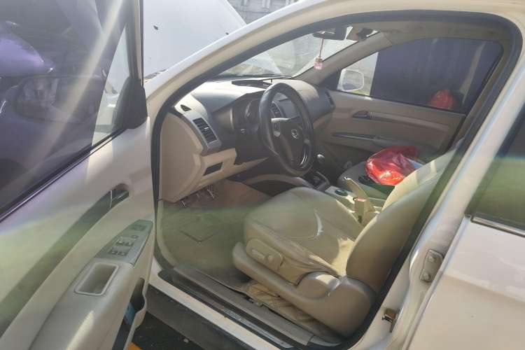 Used Land X8 2012 Explorer Edition 2.4L Gasoline 4X2 Ultra-Luxury Model
